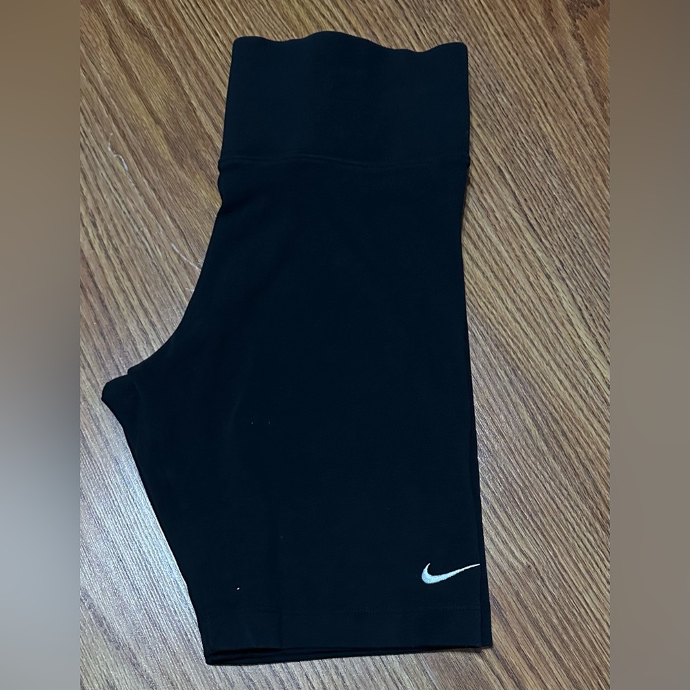 NIKE BIKER SHORTS